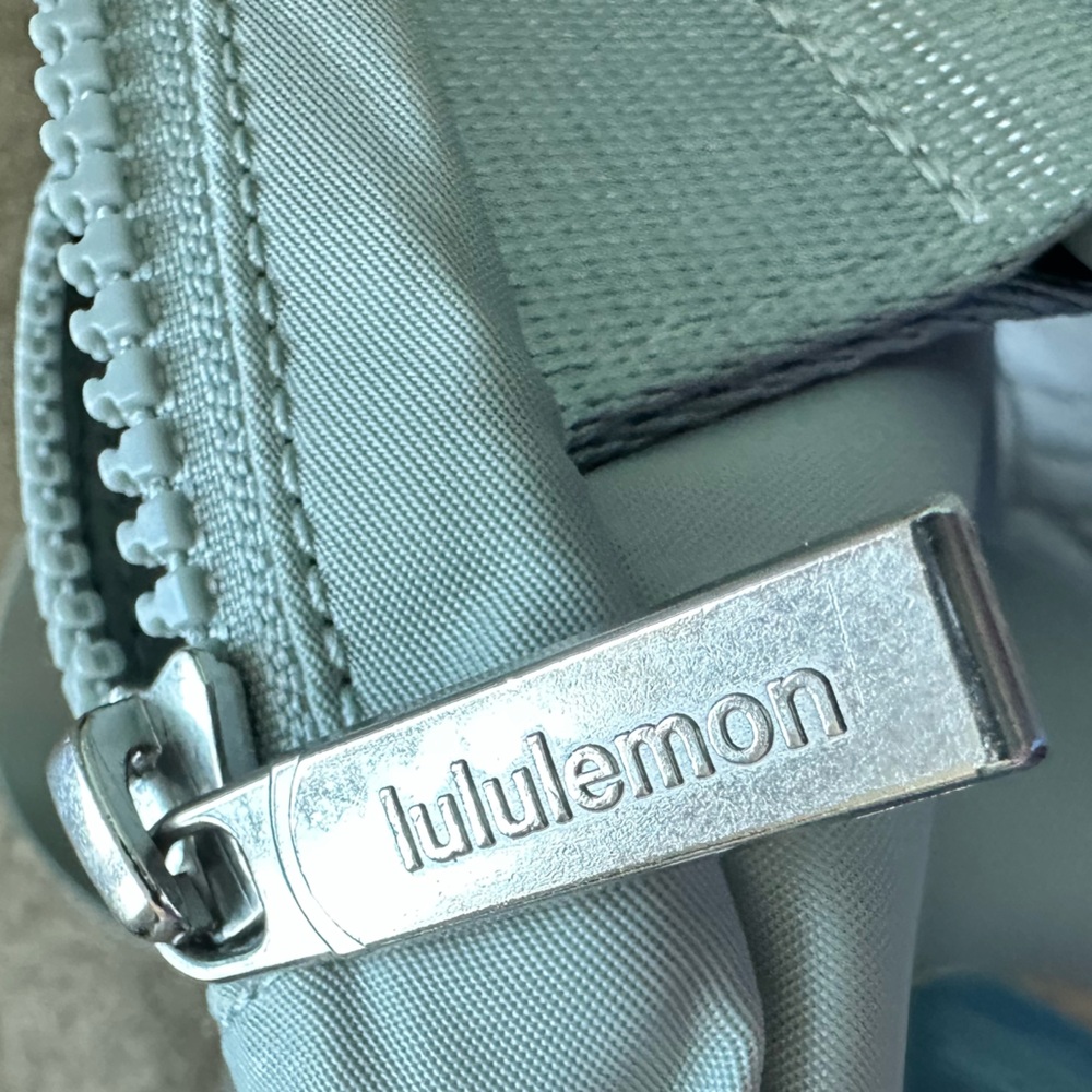 EUCđź©¶Lululemon Everywhere Belt Bag 1L Jade Gray - Picture 9 of 9